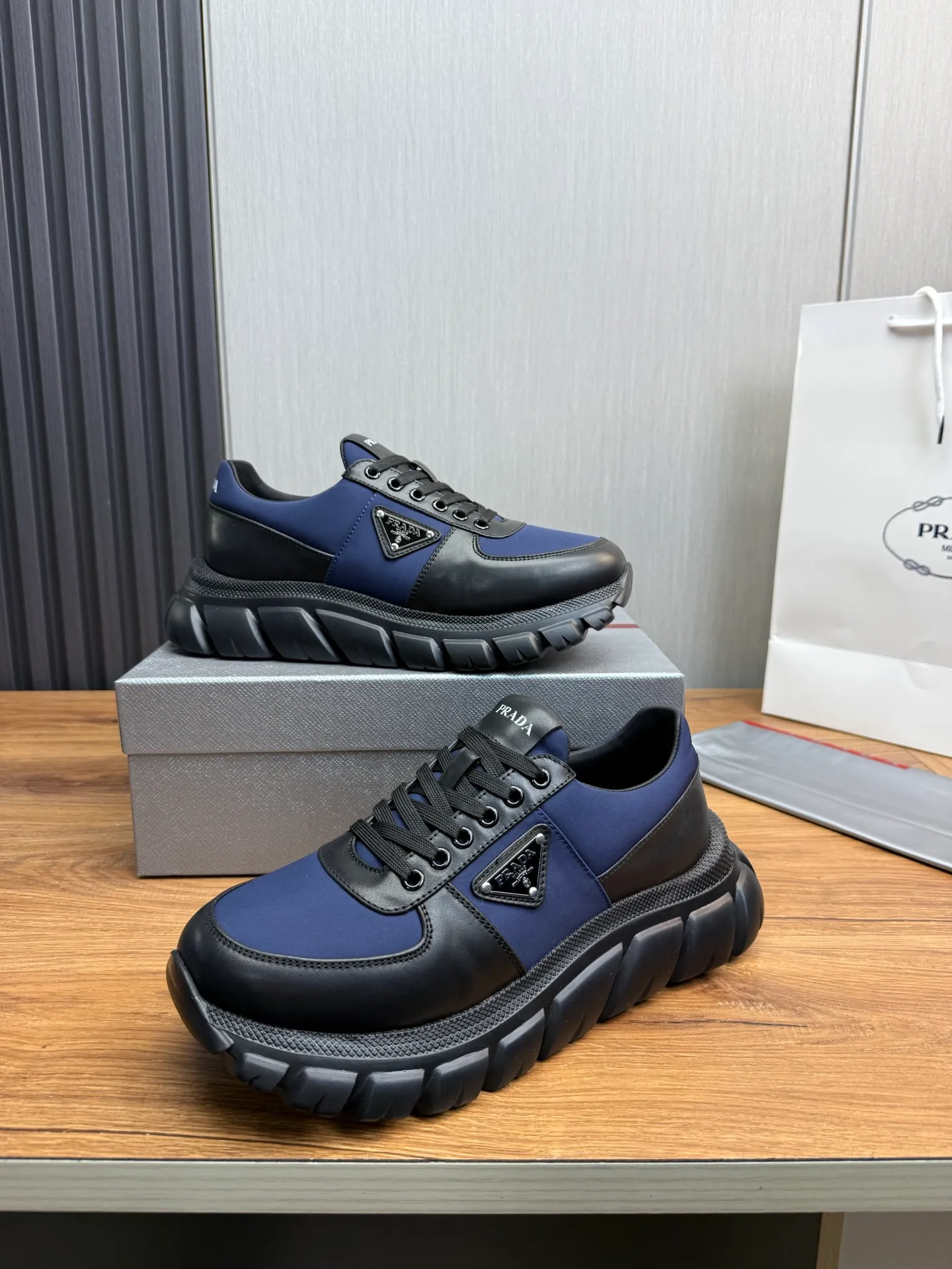 Men's shoes 💰580💰 [PRADA] Men's shoes are popular in the counter, official website is synchronized, 1 high-quality shipment ✔️Imported cowhide fabric + cowhide lining, 1🆚1 replica, original sole, 38-45 (45 customized, non-refundable)